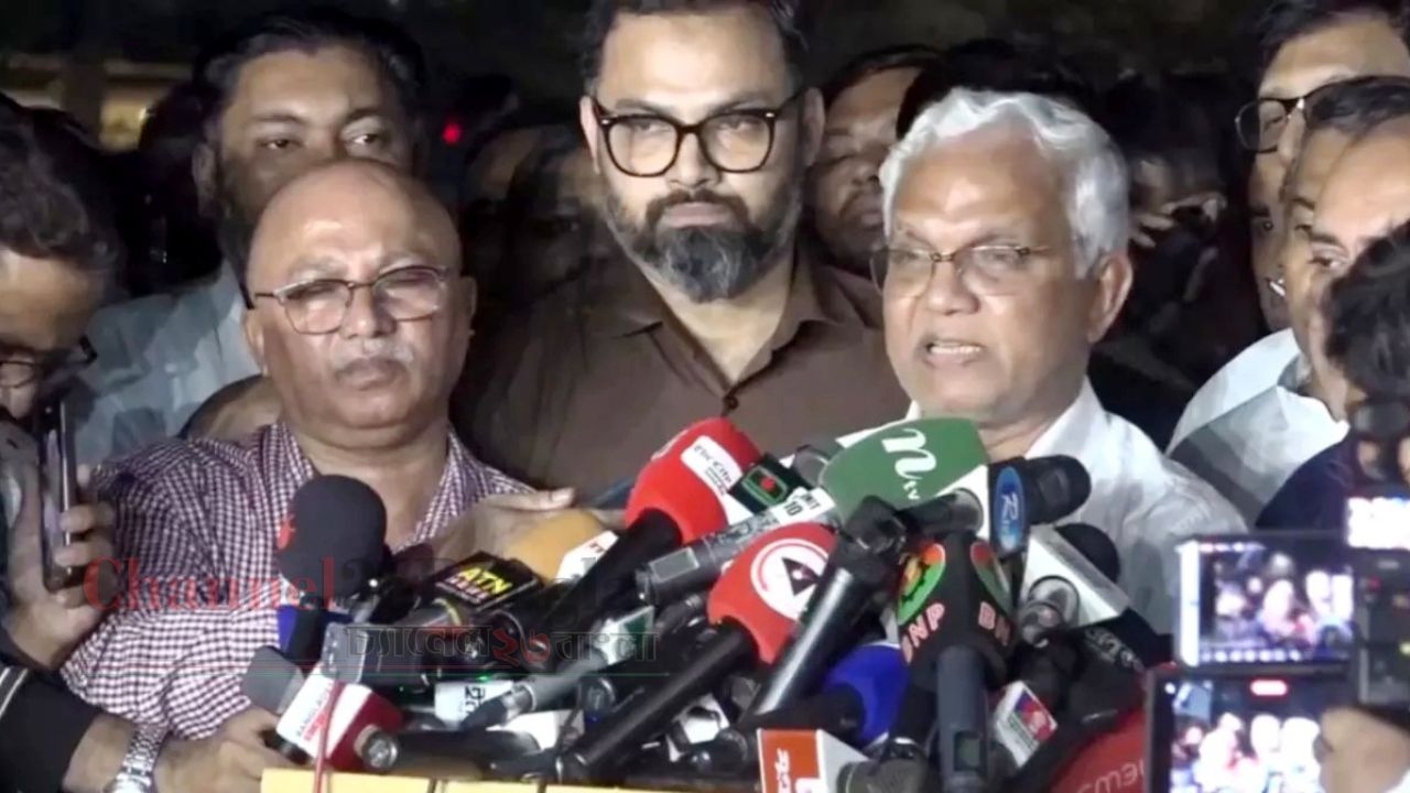 খালেদা জিয়ার চিকিৎসা নিয়ে গুজবে কান না দিতে অনুরোধ সুস্থ হয়ে উঠবেন: ডা. জাহিদ