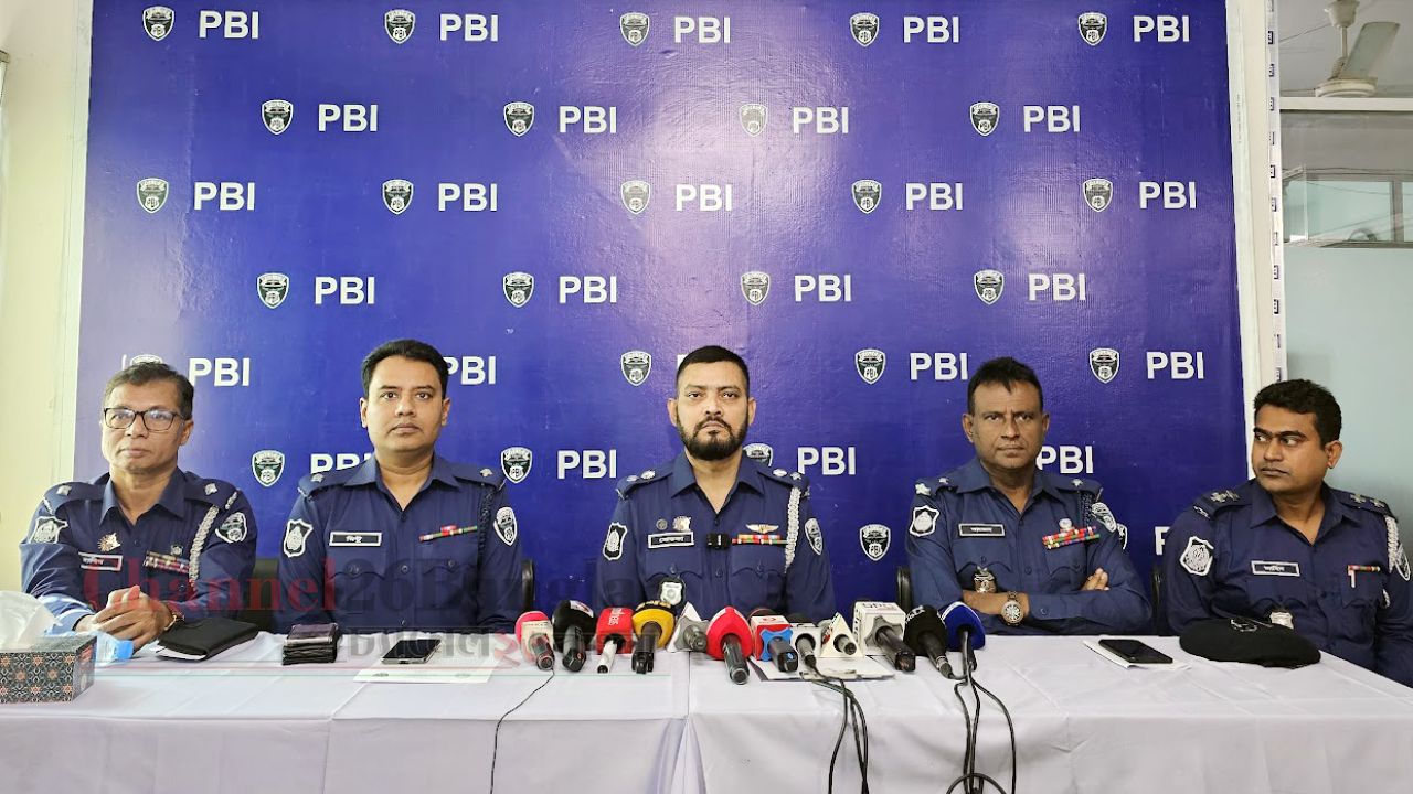 আড়াইহাজারে মস্তকবিহীন লাশ উদ্ধার পরকীয়ার জেরে এই নৃশংস হত্যাকাণ্ড গ্রেফতার ১